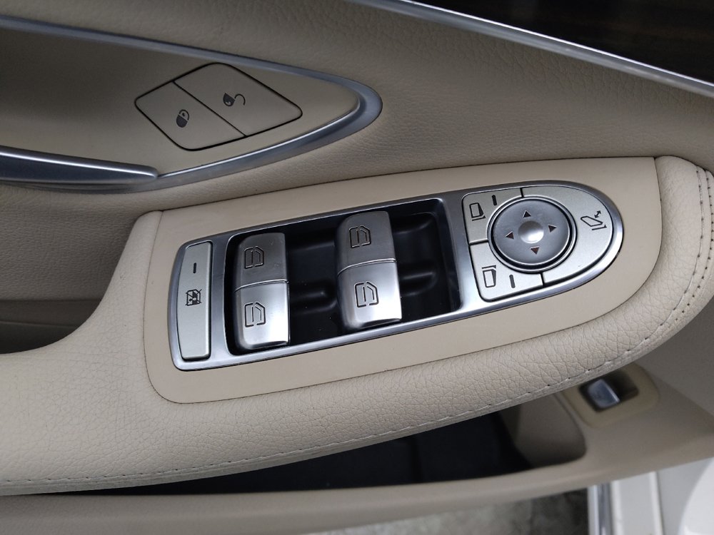 Used 2018 Mercedes-Benz C 300 Sedan w/ Premium Package image 27