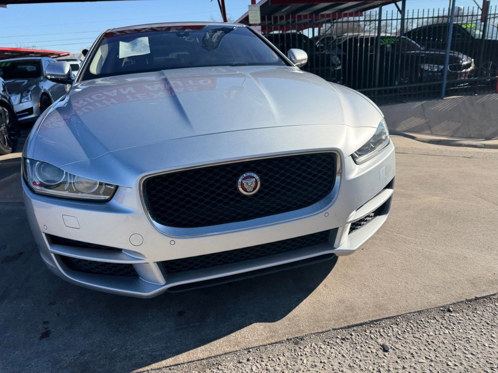 Used 2017 Jaguar XE Premium image 37