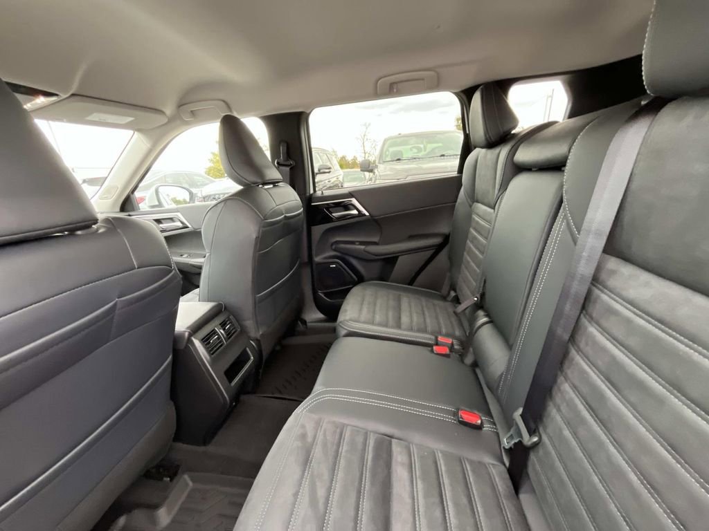 New 2026 Mitsubishi Outlander SE FWD image 13