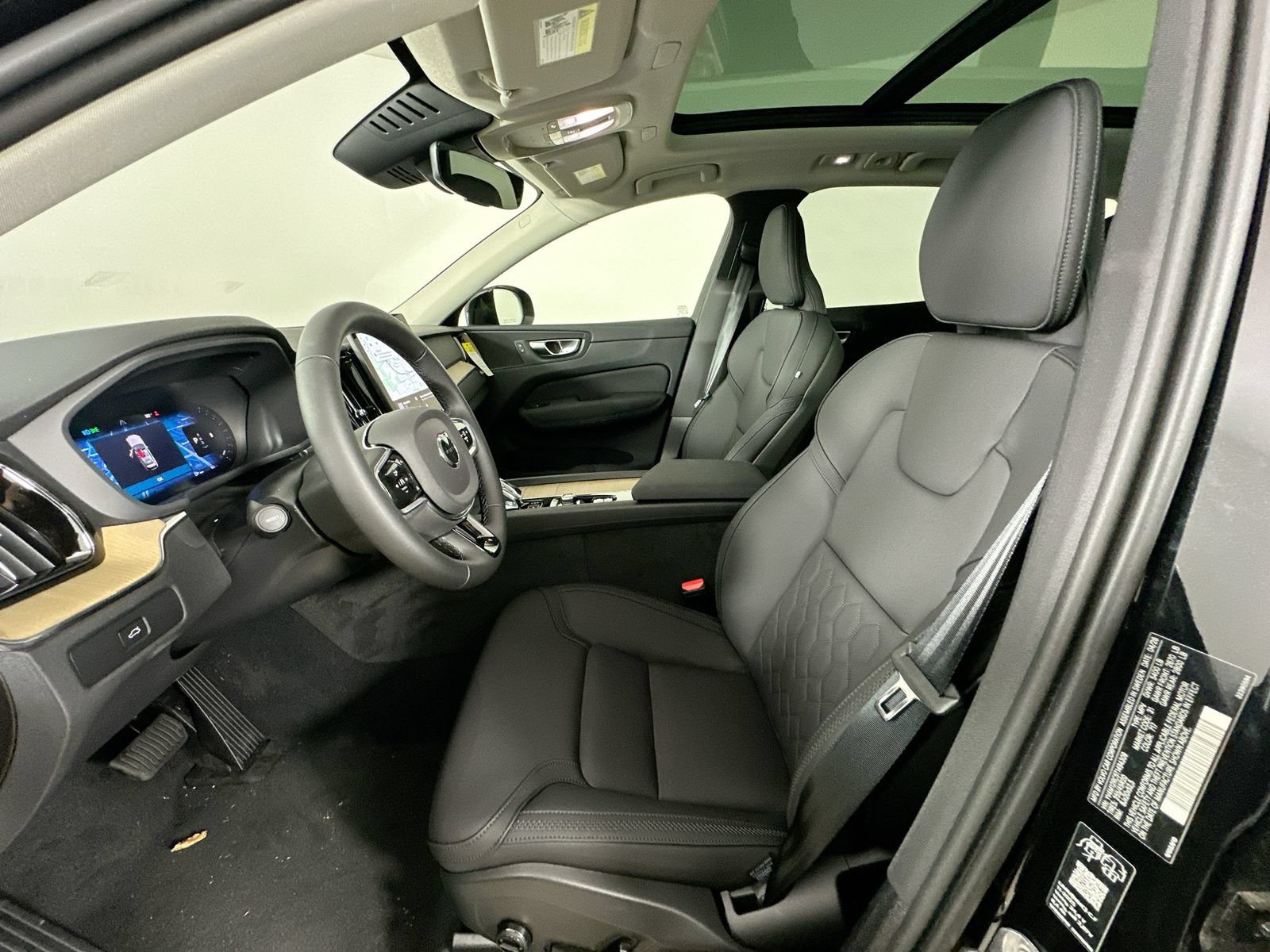 New 2026 Volvo XC60 B5 Plus w/ Protection Package Premier AWD/4WD image 33