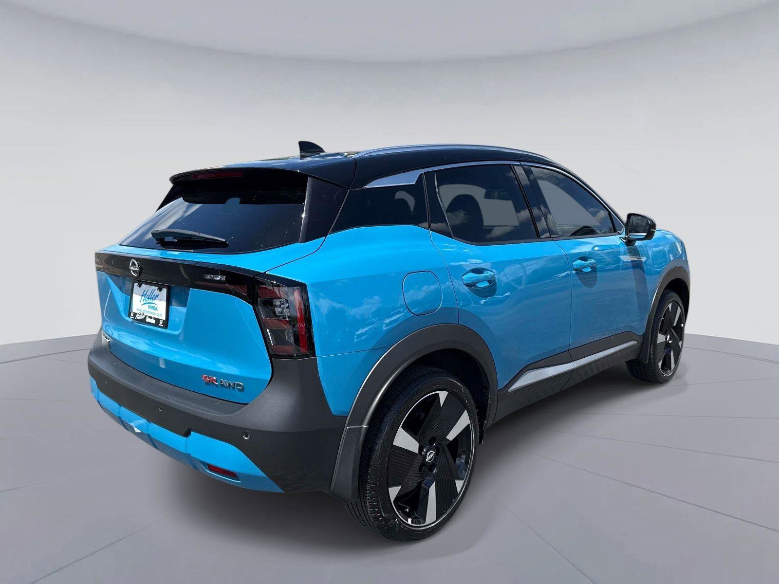 Used 2025 Nissan Kicks SR AWD/4WD image 4