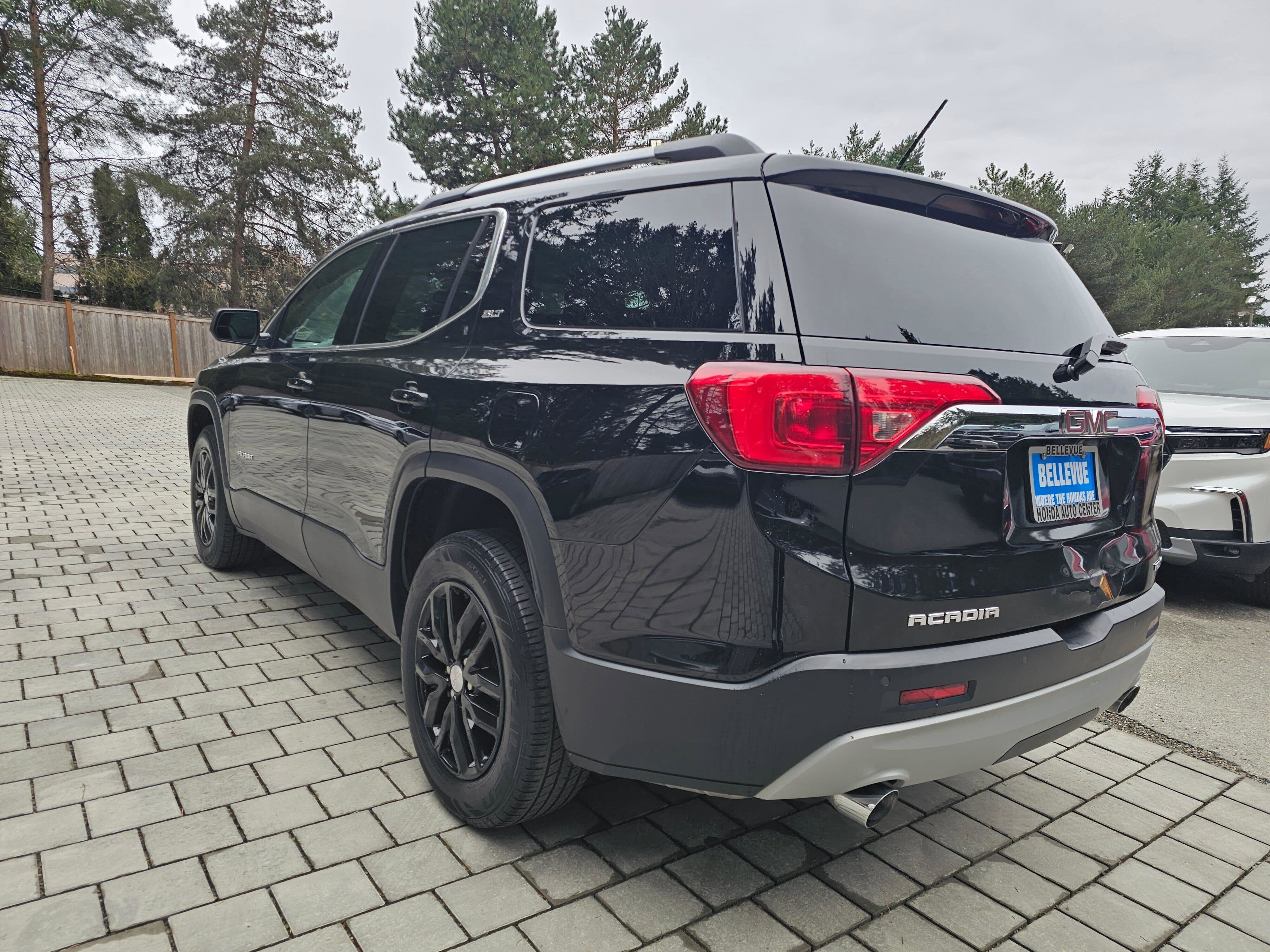 Used 2019 GMC Acadia SLT w/ LPO, Cargo Package AWD/4WD image 4