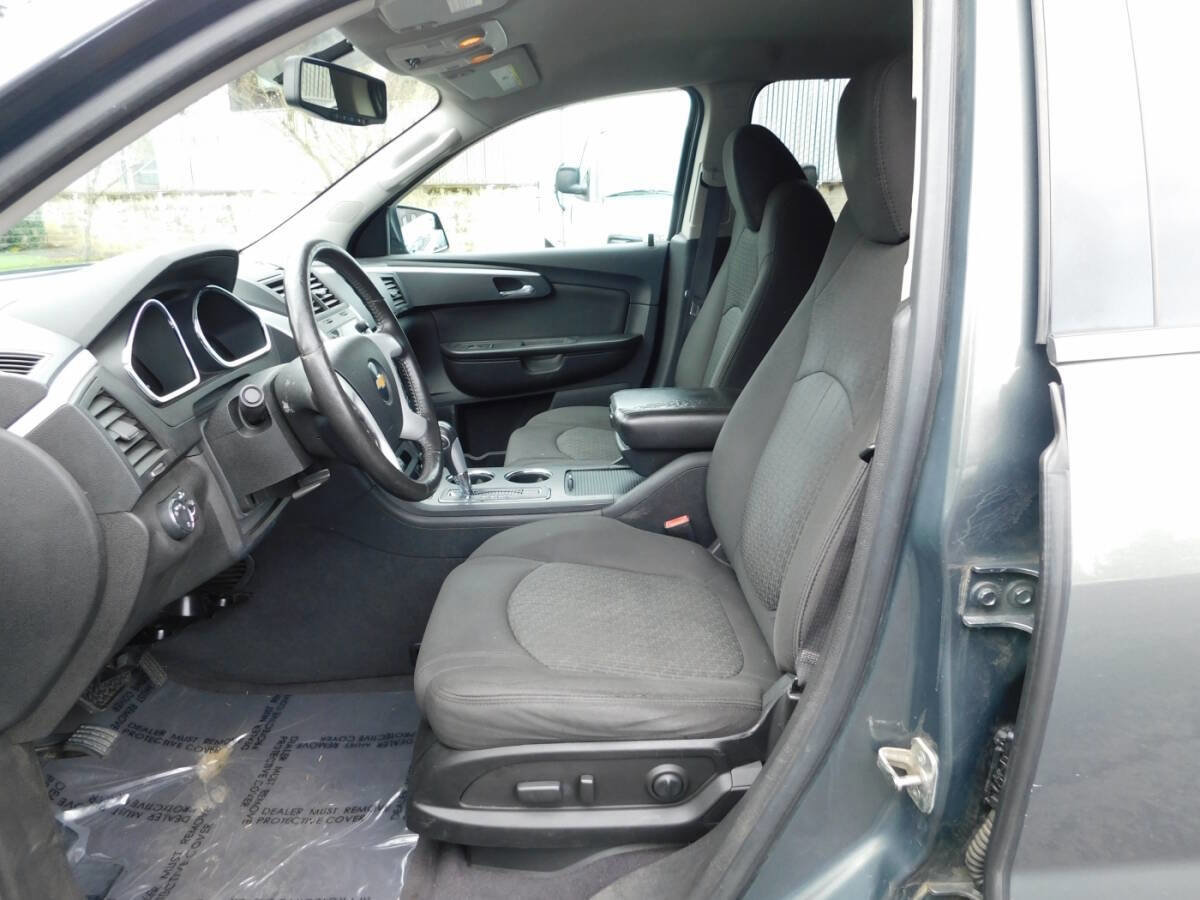 Used 2010 Chevrolet Traverse LT w/ LT Special Edition Package AWD/4WD image 8
