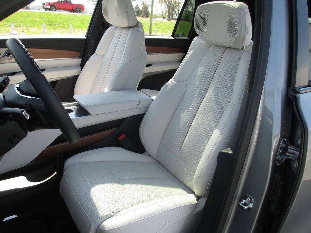 Used 2026 Cadillac Vistiq Sport w/ LPO, Floor Liner Package image 17