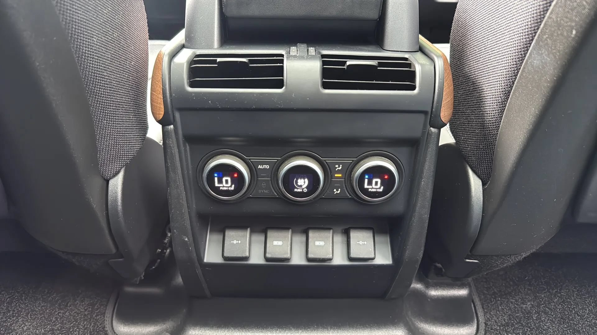 Used 2020 Land Rover Defender 110 X AWD/4WD image 34
