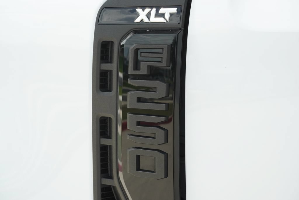Used 2025 Ford F250 XLT w/ Black Appearance Package AWD/4WD image 8
