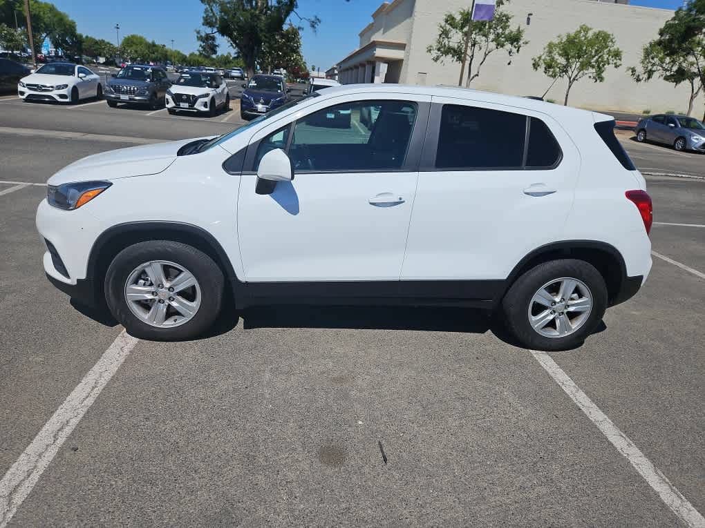 Used 2022 Chevrolet Trax LS w/ Tint and Cruise Package AWD/4WD image 5