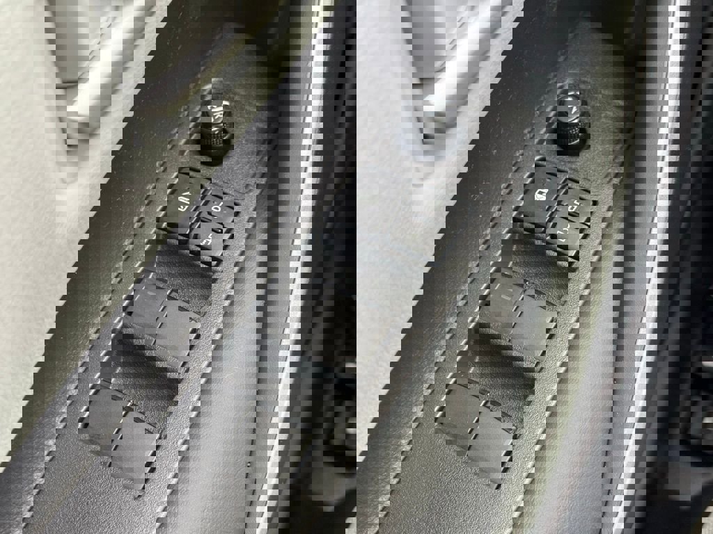 Used 2023 Toyota Corolla SE w/ SE Premium Package image 26