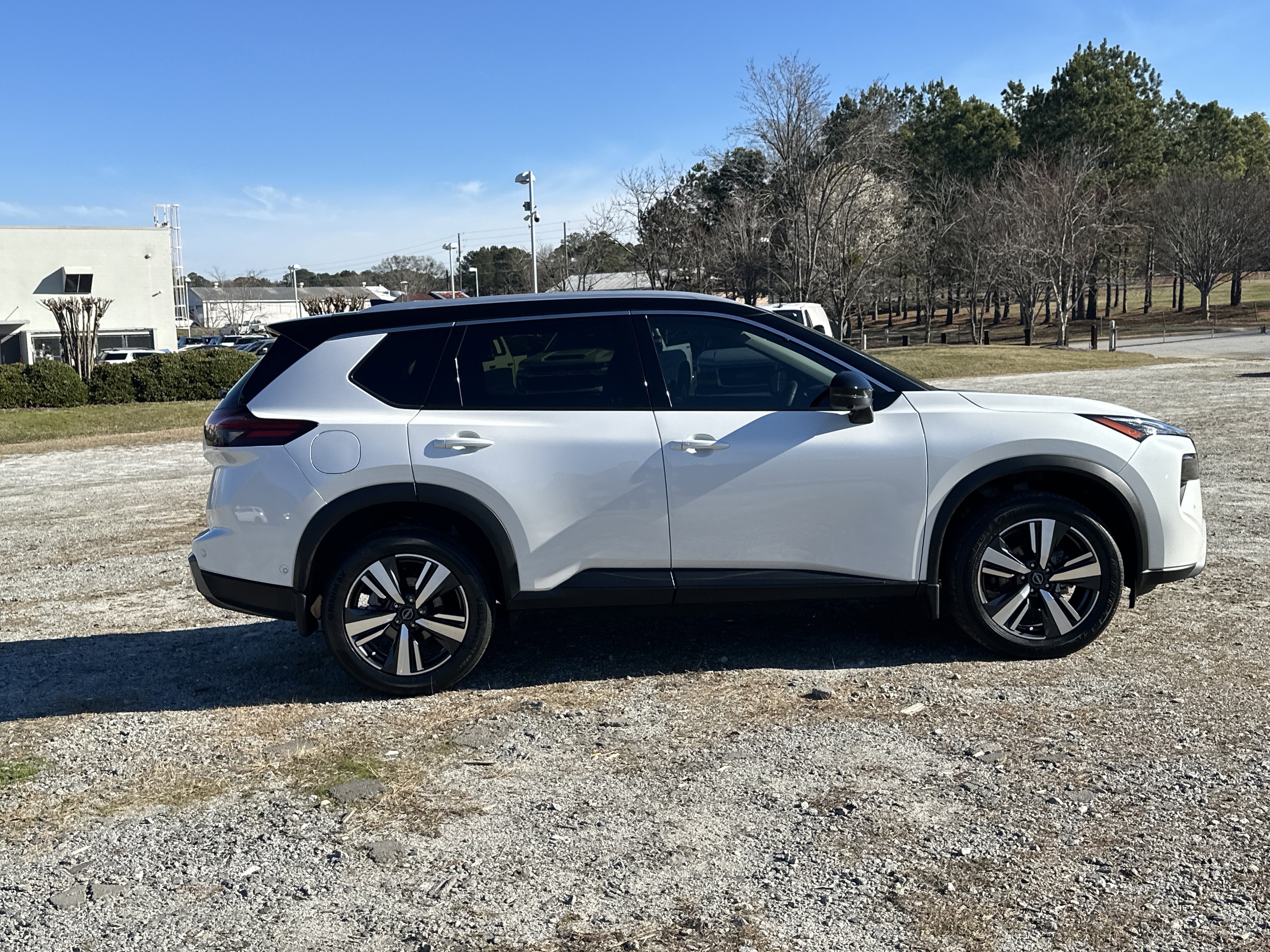 Used 2024 Nissan Rogue SL image 4