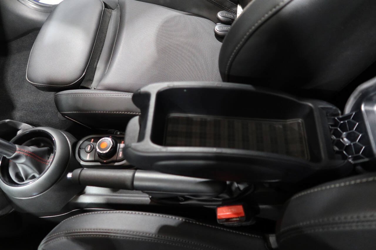 Used 2019 MINI Cooper S w/ Signature Upholstery Package FWD image 30
