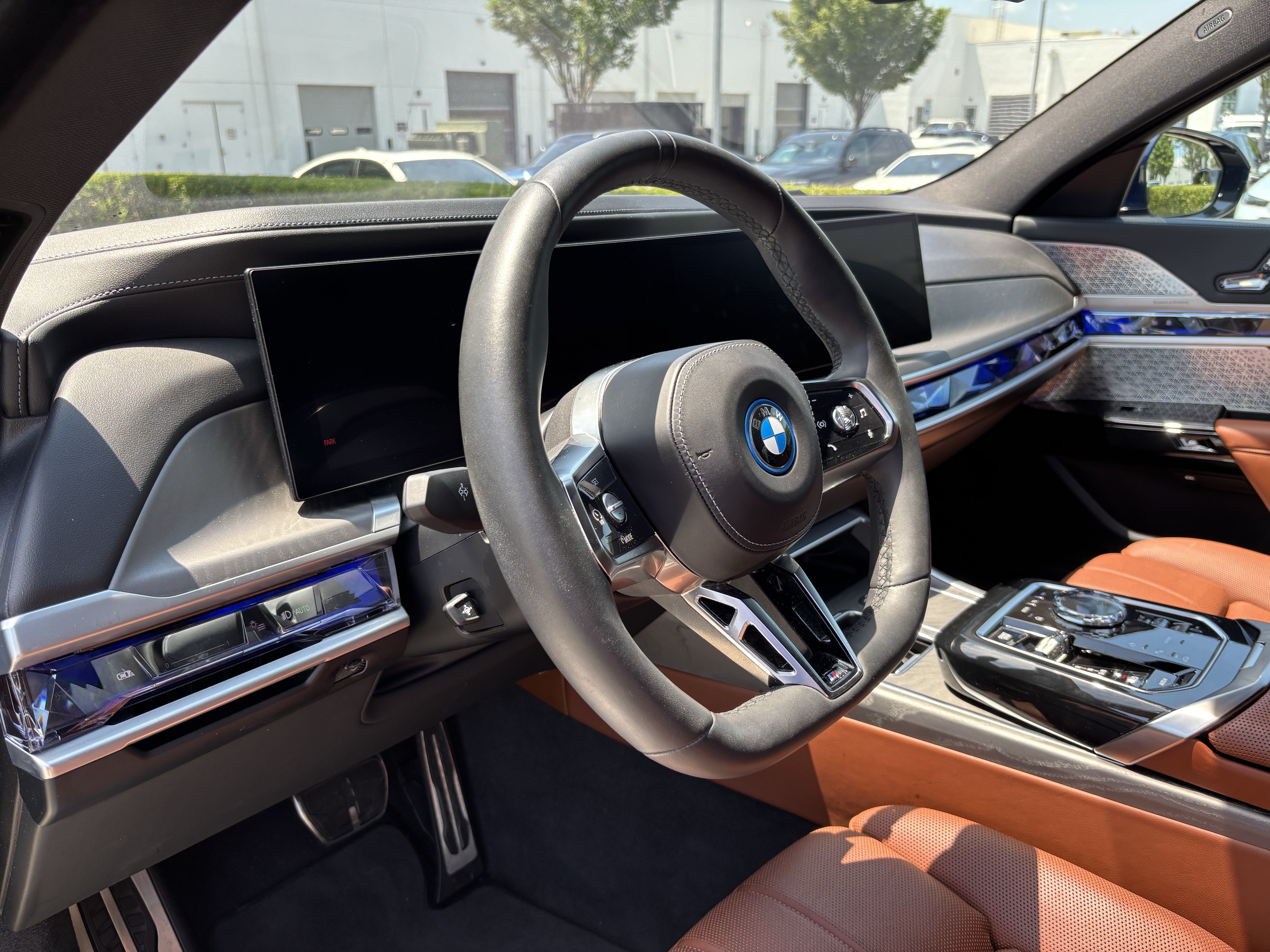 Certified 2023 BMW i7 xDrive60 w/ Executive Package 2 AWD/4WD image 16