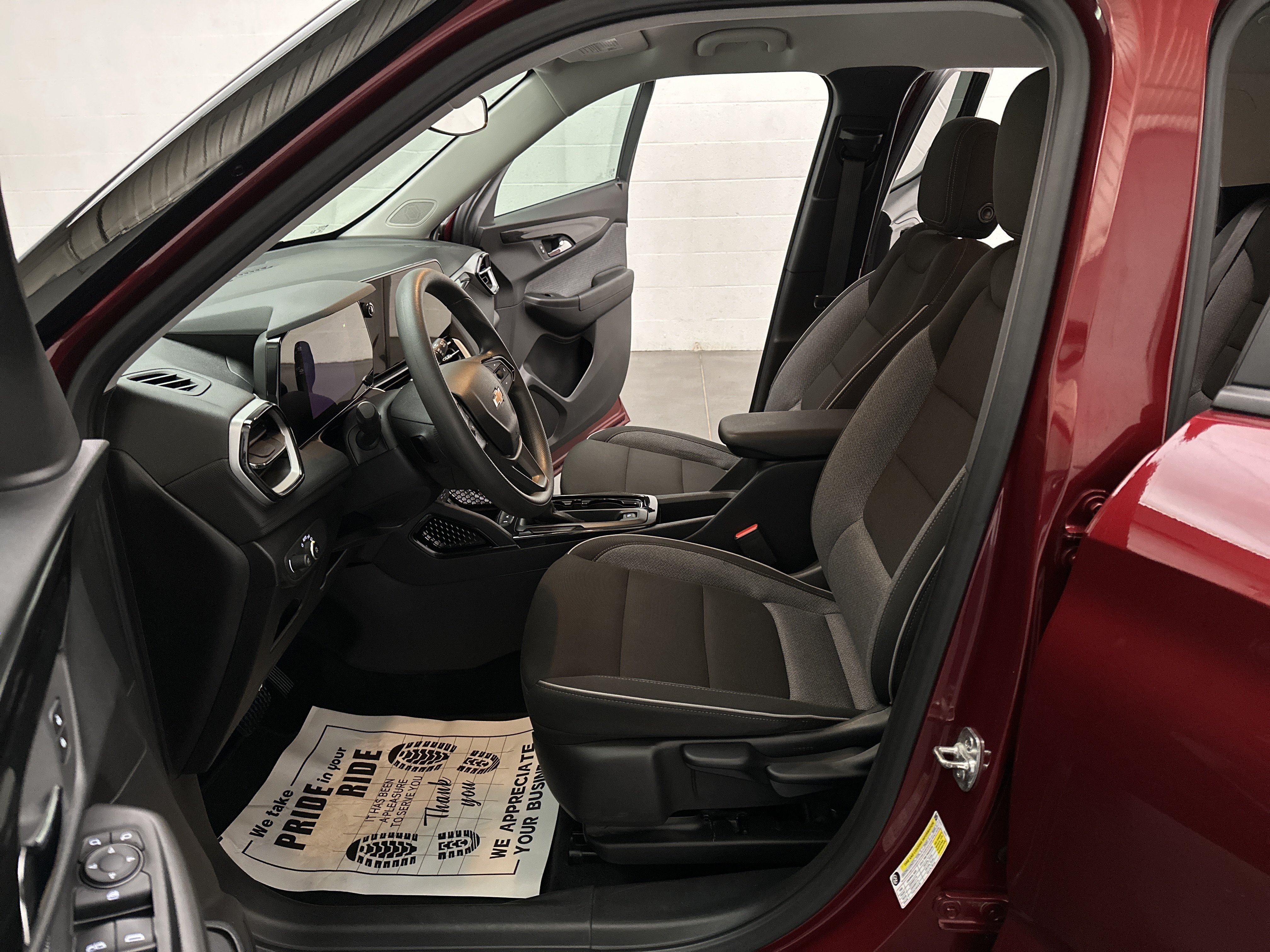 Used 2025 Chevrolet TrailBlazer LT AWD/4WD image 15