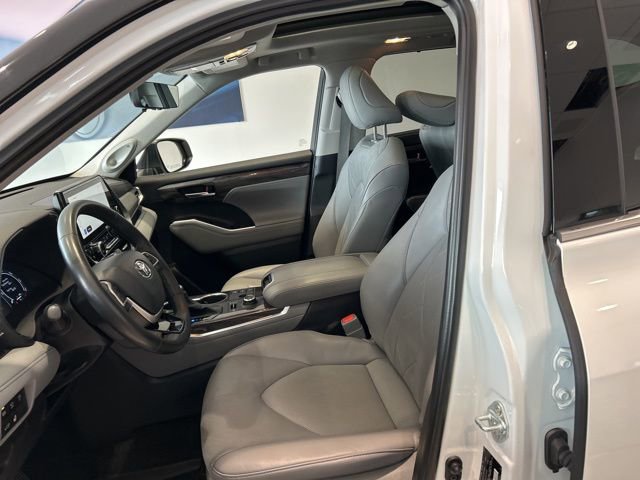 Used 2023 Toyota Highlander Platinum AWD/4WD image 16