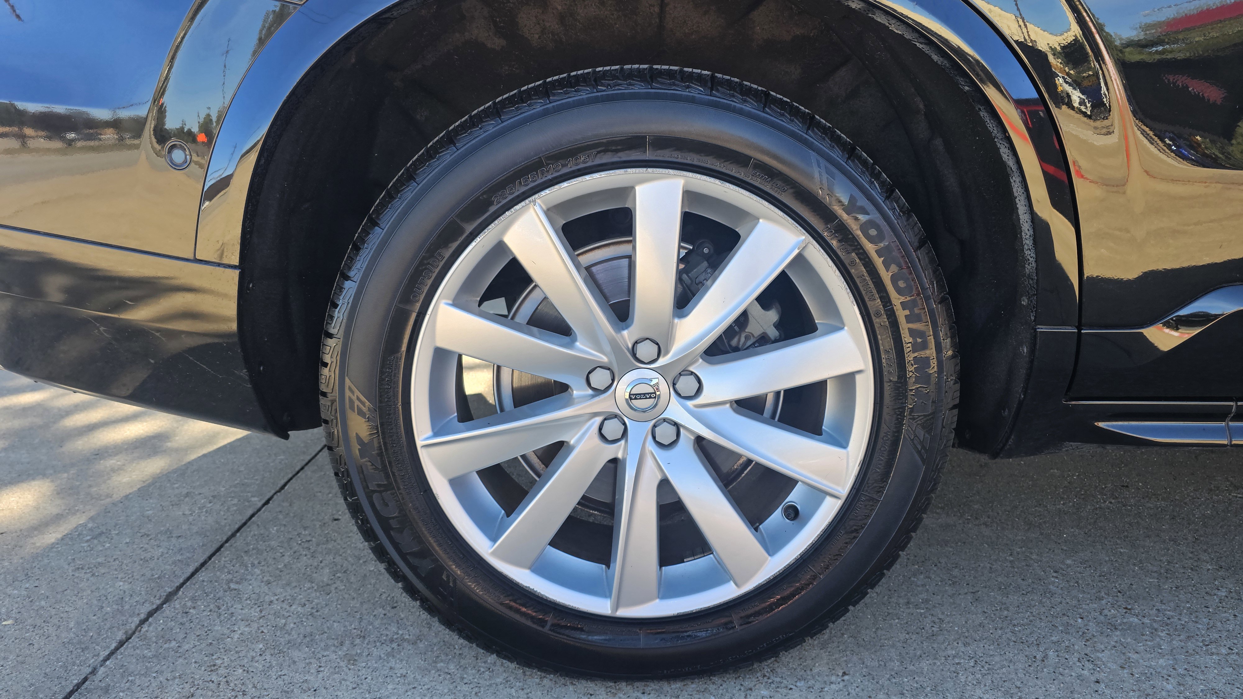 Used 2017 Volvo XC90 T6 Momentum w/ Vision Package image 16