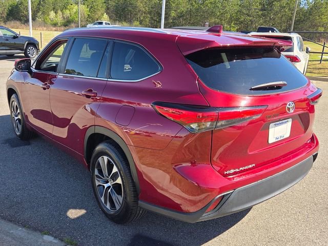 Used 2023 Toyota Highlander XLE image 10