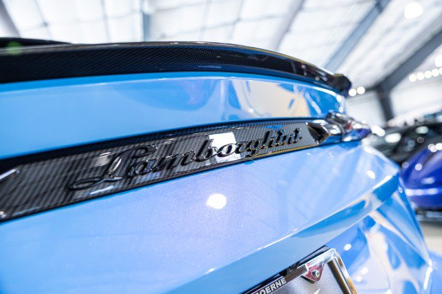 Used 2024 Lamborghini Urus Performante AWD/4WD image 19