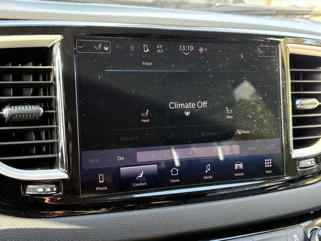 Used 2023 Chrysler Pacifica Touring-L image 10