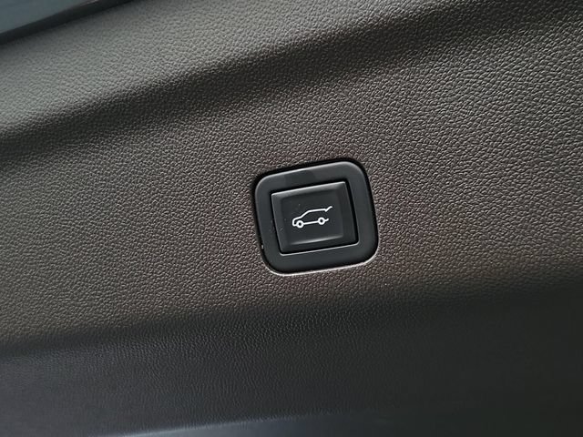 Used 2023 GMC Yukon SLT w/ SLT Premium Package AWD/4WD image 32