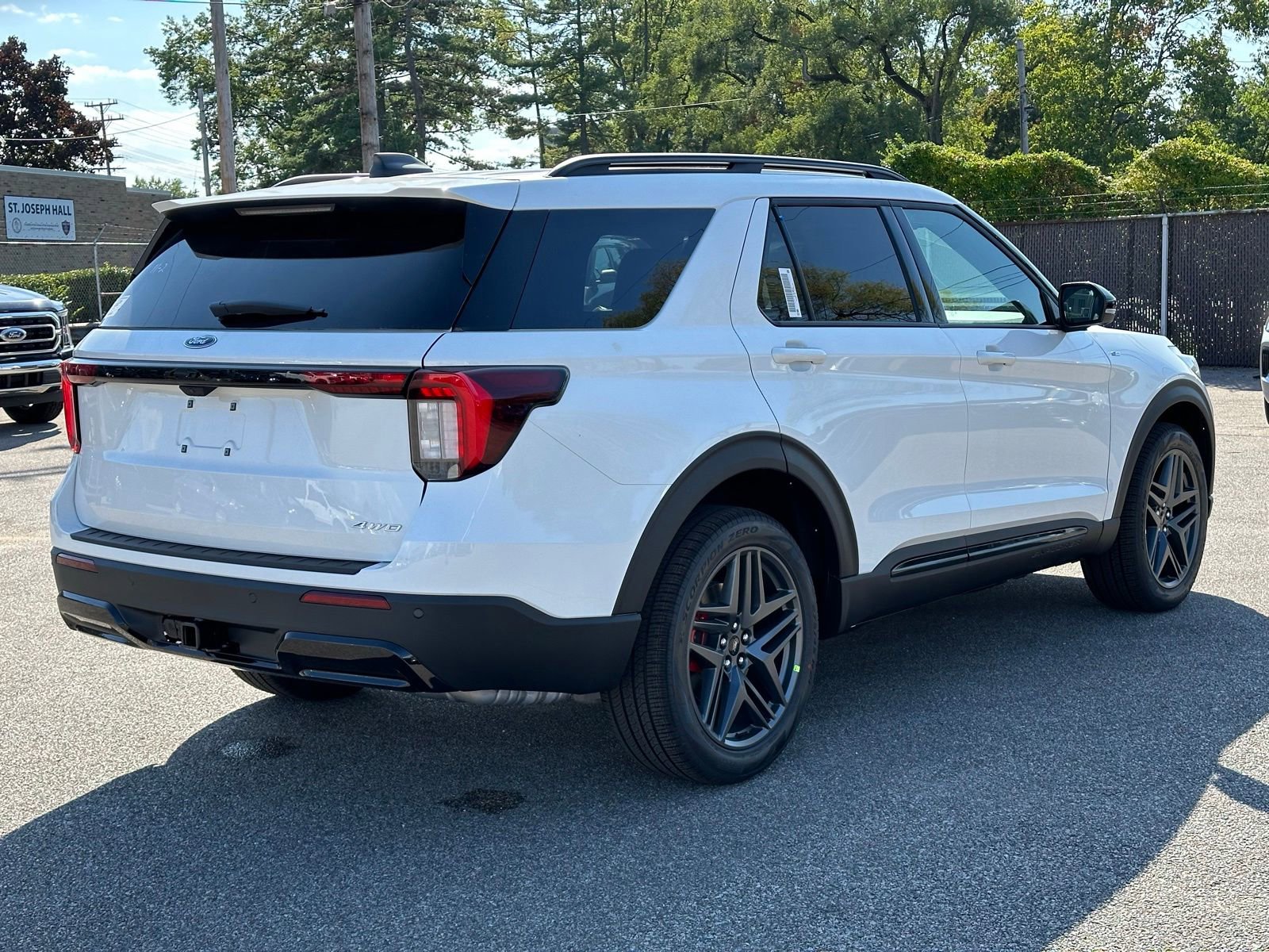 Used 2025 Ford Explorer ST AWD/4WD image 4