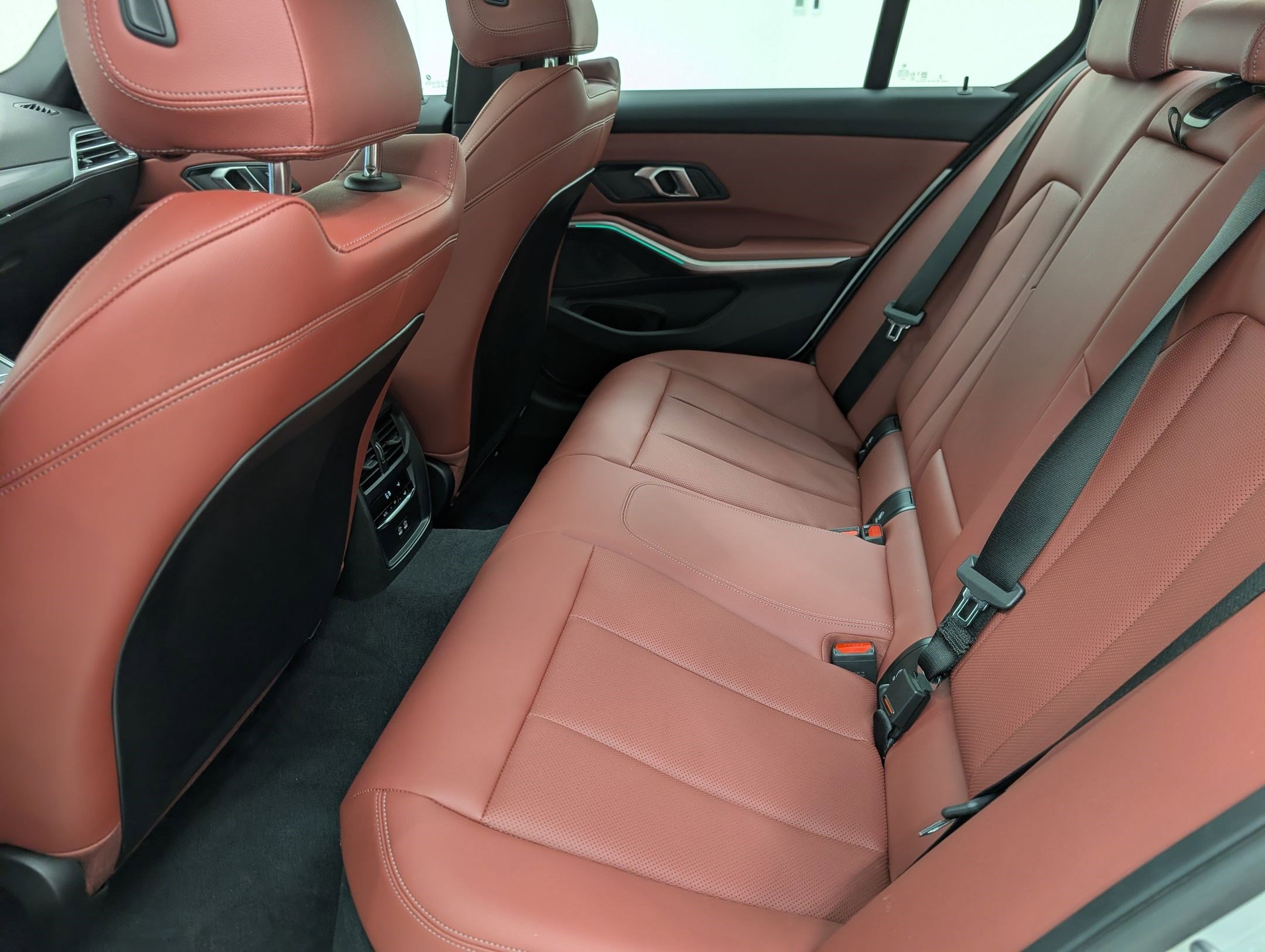 New 2025 BMW 330i Sedan w/ Convenience Package image 27