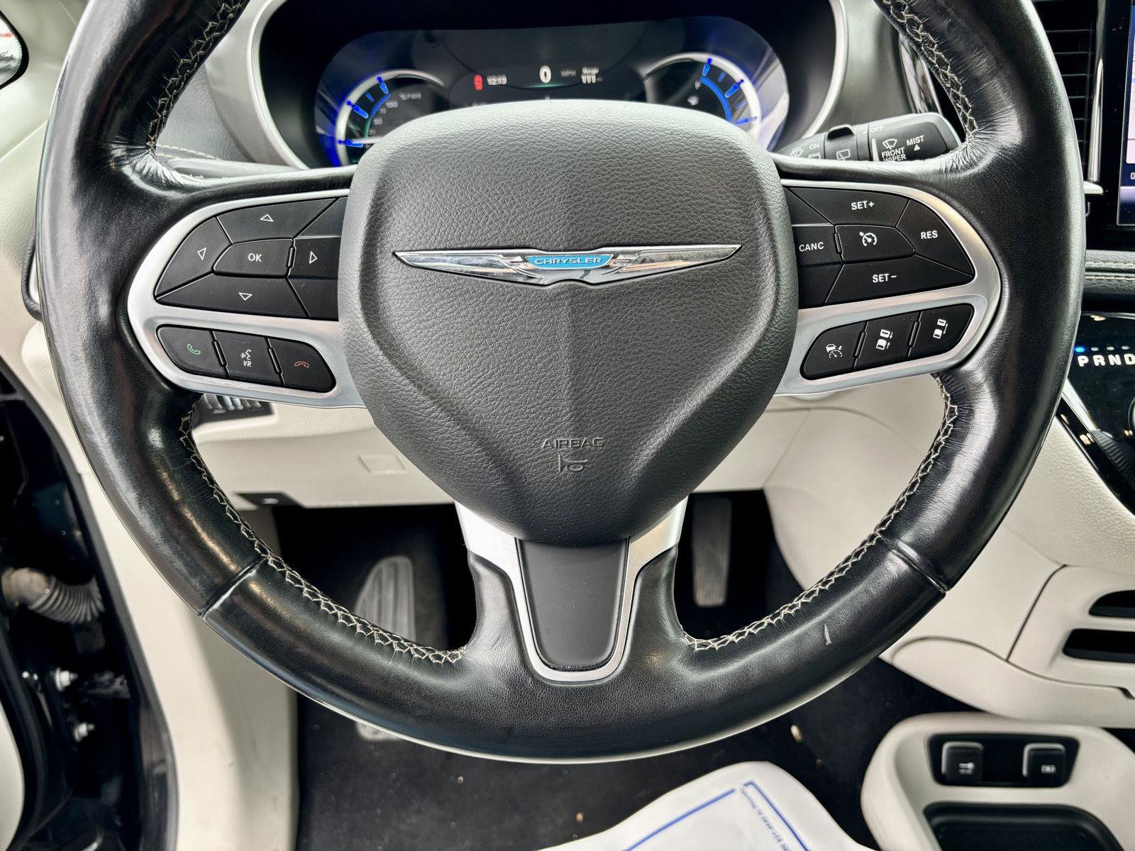 Used 2021 Chrysler Pacifica Touring-L image 40