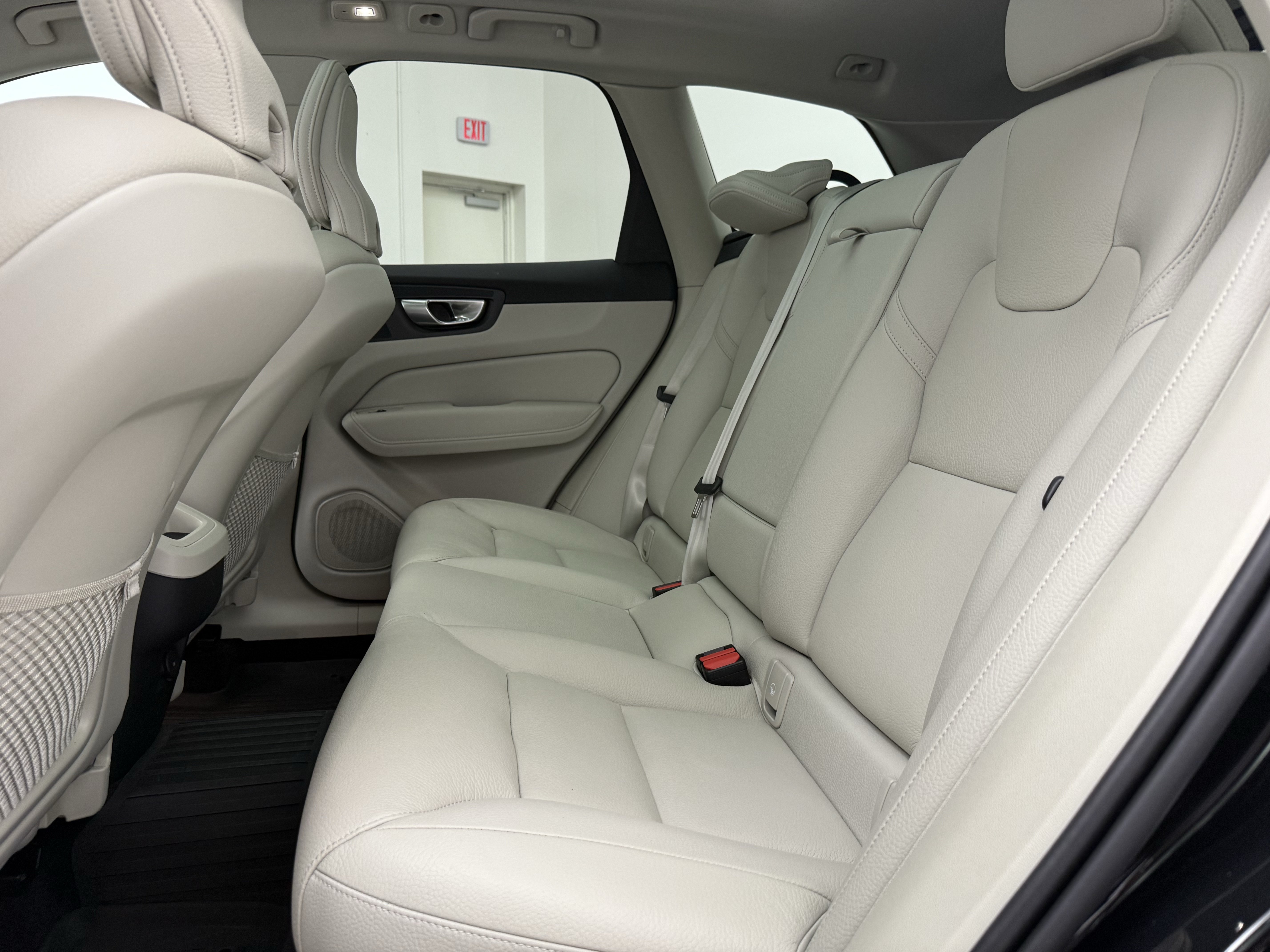 Certified 2024 Volvo XC60 B5 Plus w/ Protection Package Premier AWD/4WD image 24