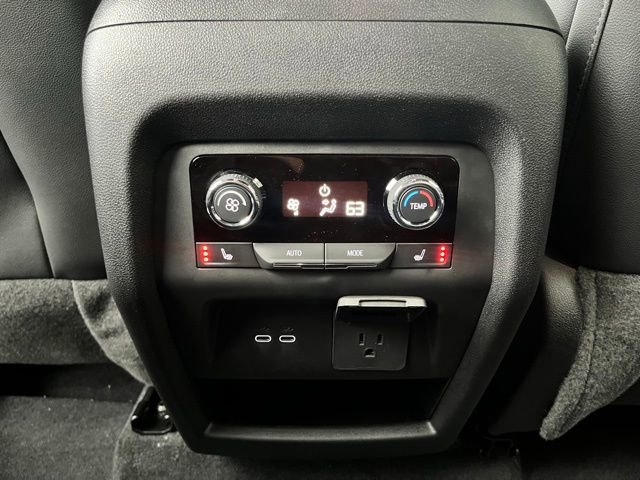 Used 2024 Chevrolet Traverse RS image 20