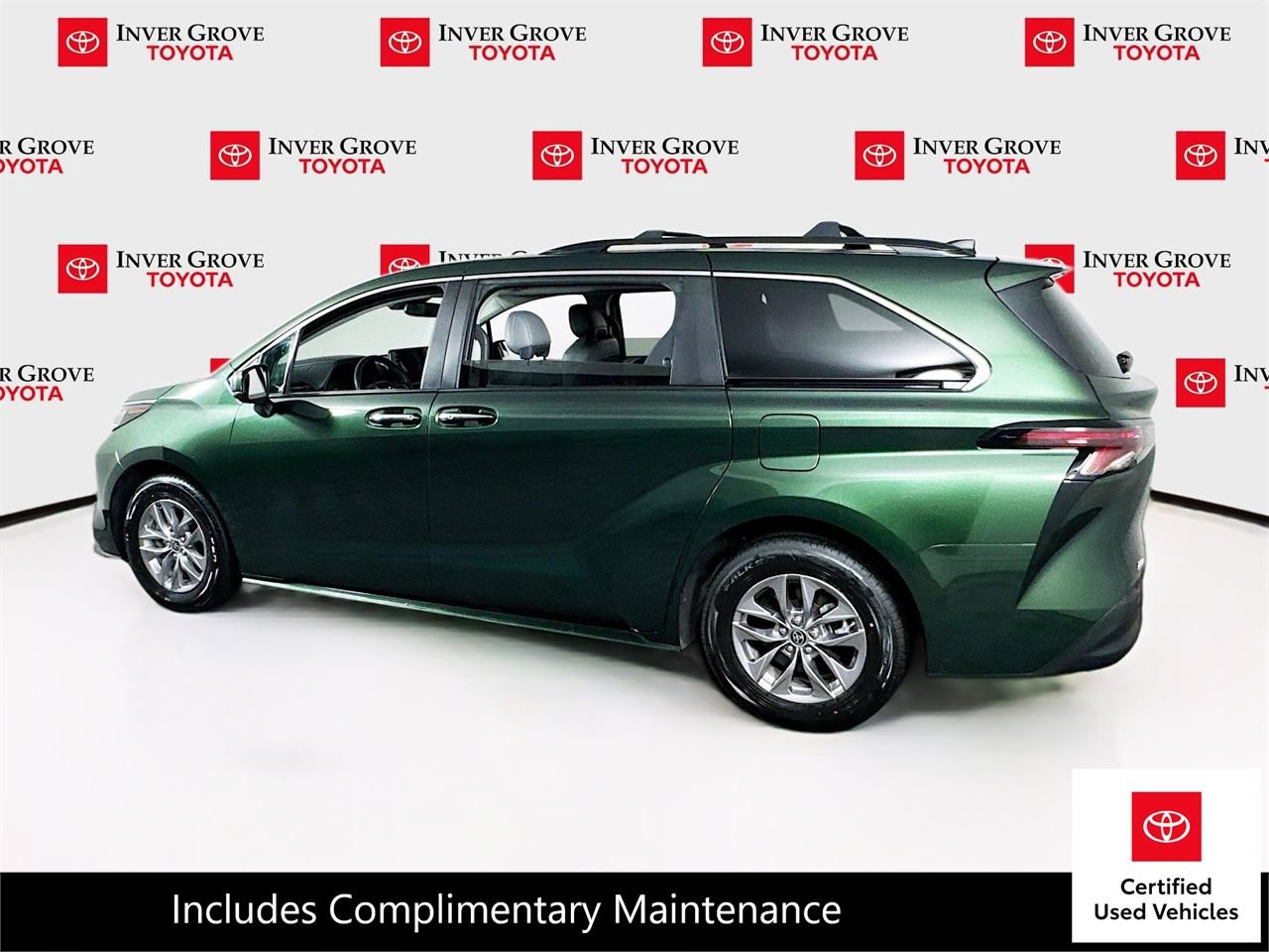 Certified 2024 Toyota Sienna XLE image 7