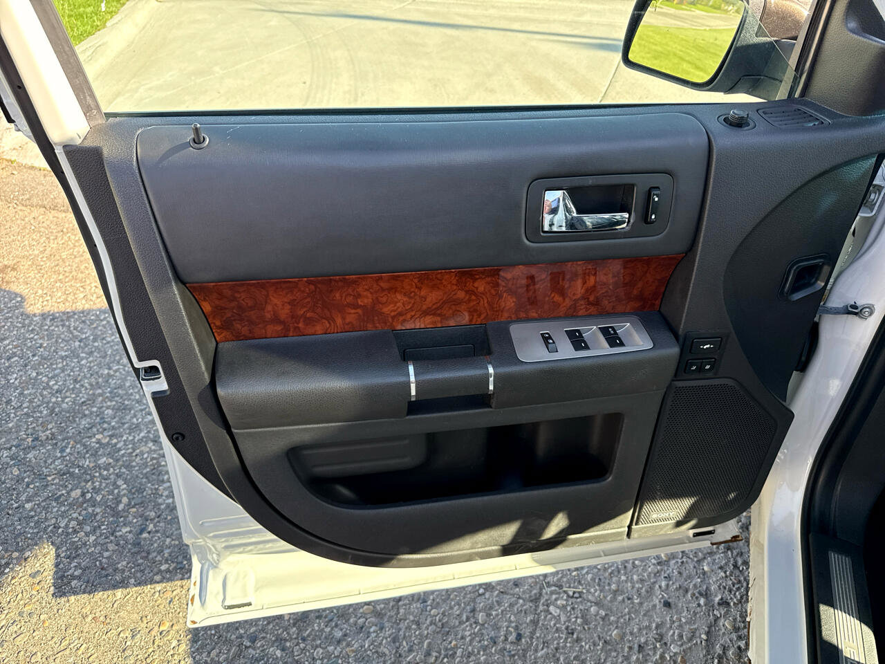 Used 2009 Ford Flex Limited image 11