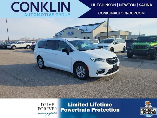 Used 2025 Chrysler Pacifica Select image 1