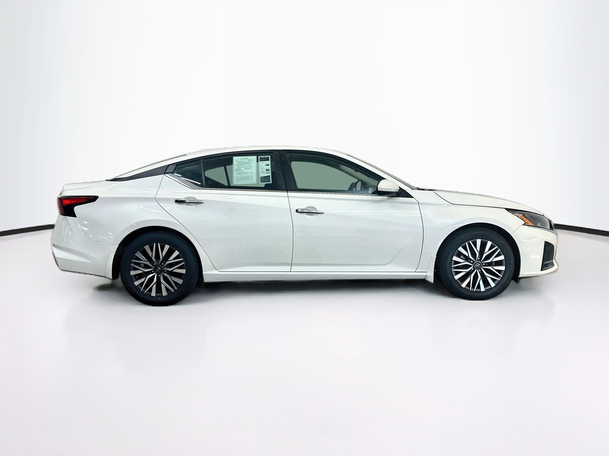 Used 2023 Nissan Altima 2.5 SV FWD image 10