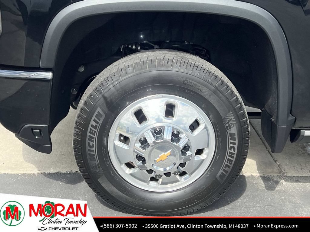 Certified 2026 Chevrolet Silverado 3500 High Country w/ Technology Package AWD/4WD image 11