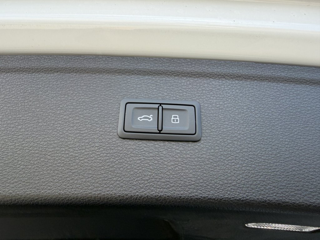 Used 2025 Audi Q5 e Premium Plus w/ Premium Plus Package AWD/4WD image 44