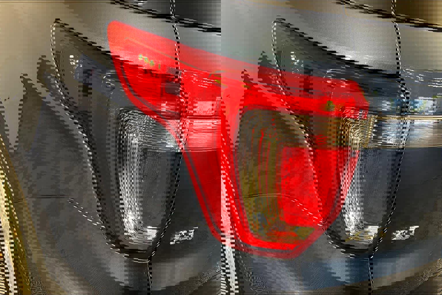 Used 2018 Ford Explorer XLT image 28