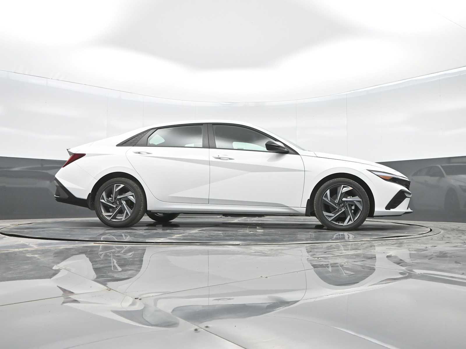 New 2025 Hyundai Elantra SEL image 37