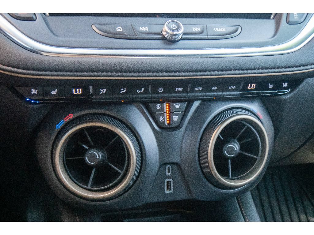 Used 2024 Chevrolet Blazer Premier w/ Enhanced Convenience Package FWD image 26