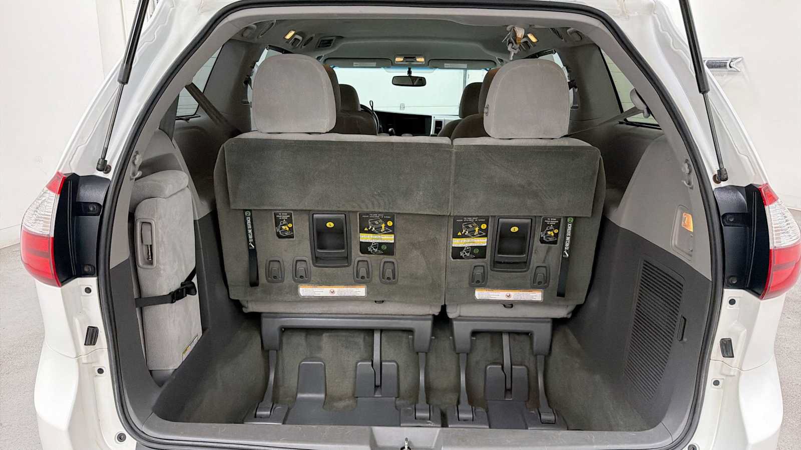 Used 2015 Toyota Sienna LE FWD image 27