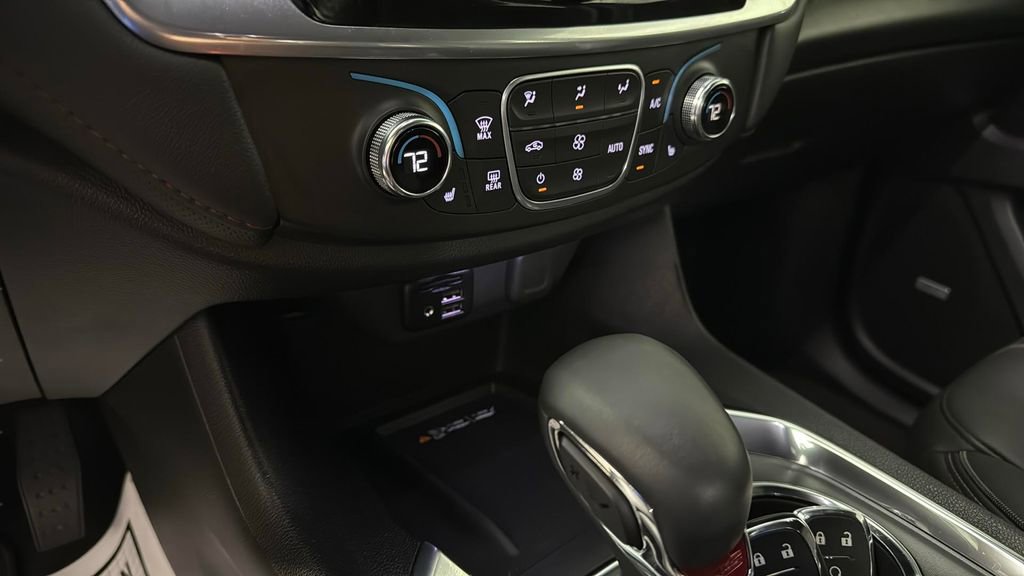 Used 2023 Chevrolet Traverse RS image 21