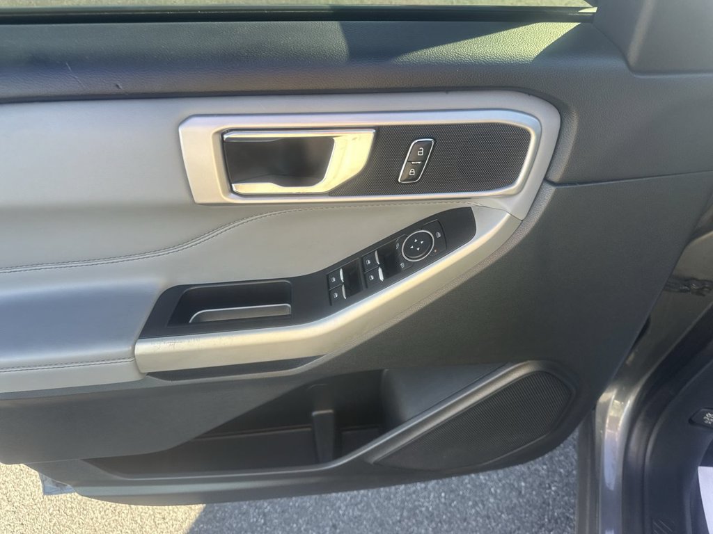 Used 2021 Ford Explorer XLT w/ Equipment Group 202A AWD/4WD image 19