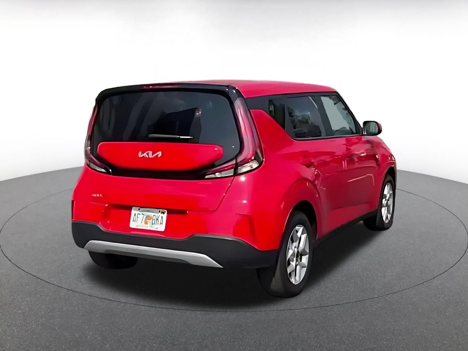 Used 2025 Kia Soul LX w/ LX Technology Package FWD image 10