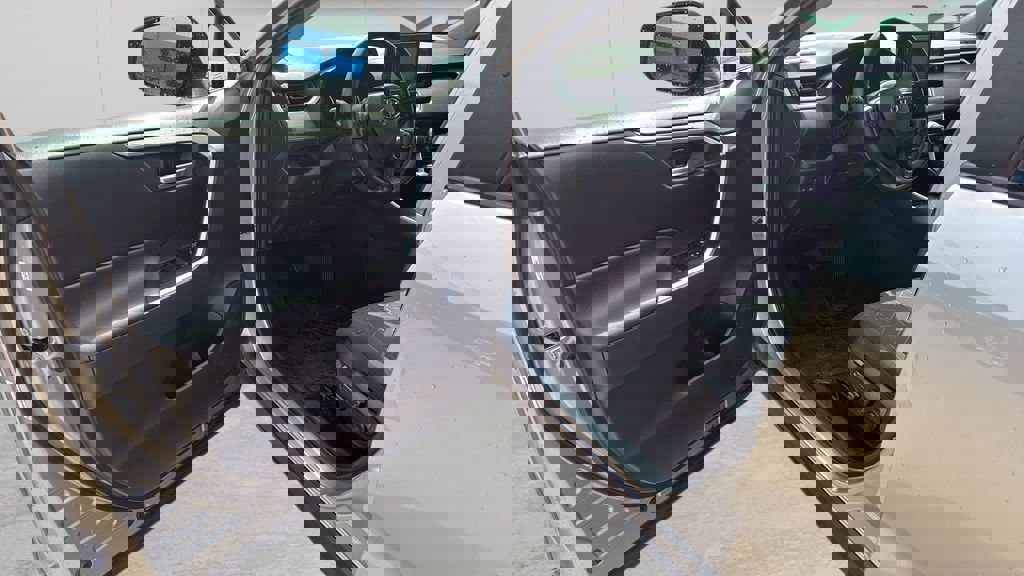 Used 2021 Toyota RAV4 XLE w/ Carpet Mat Package (TMS) AWD/4WD image 38