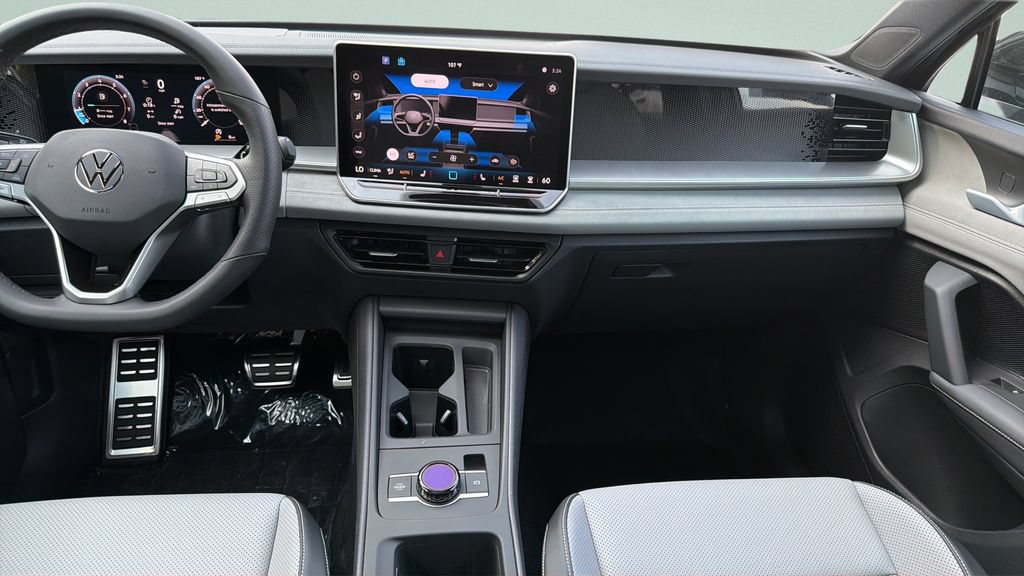 New 2026 Volkswagen Tiguan SE R-Line FWD image 17