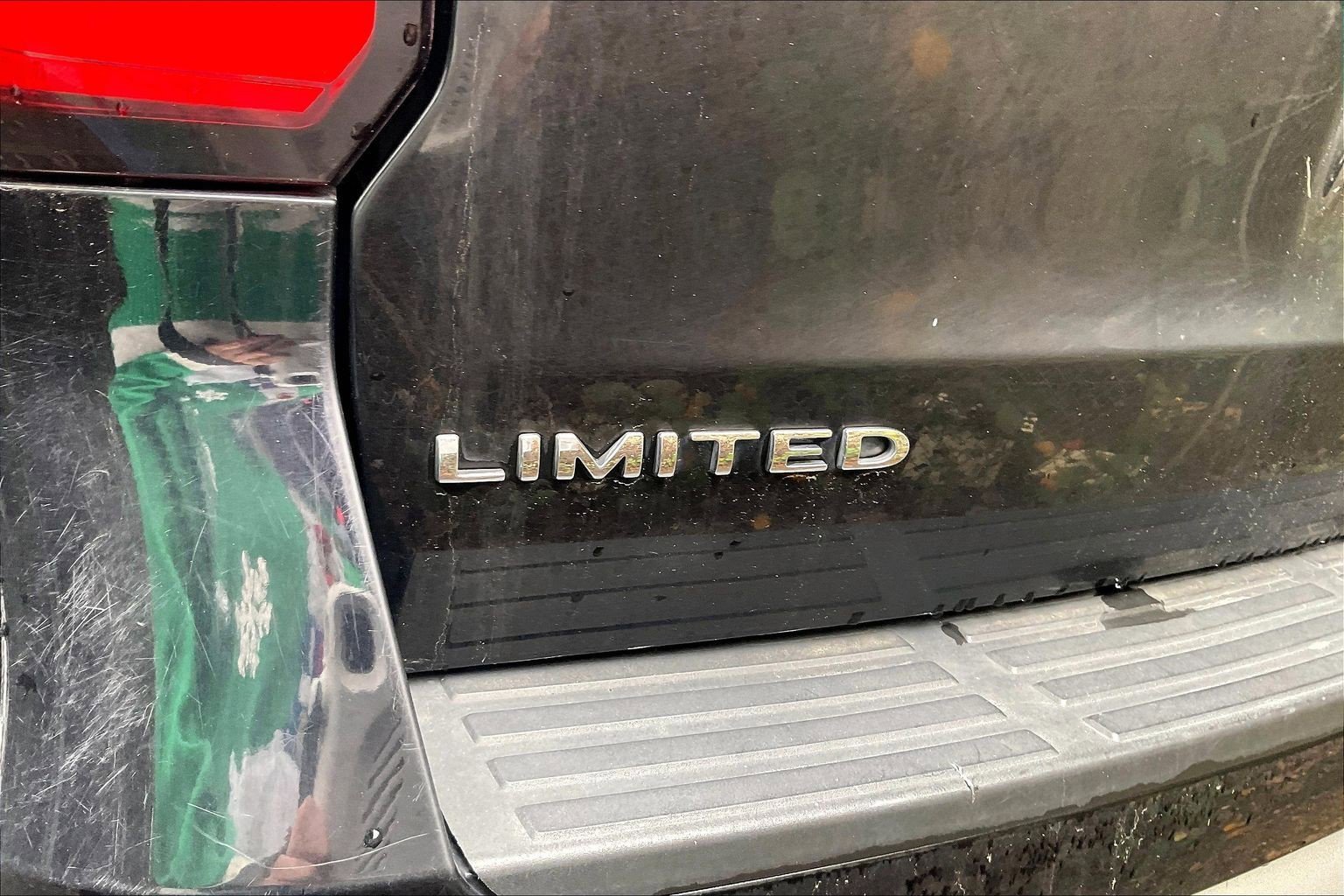 Used 2023 Ford Expedition Limited image 4