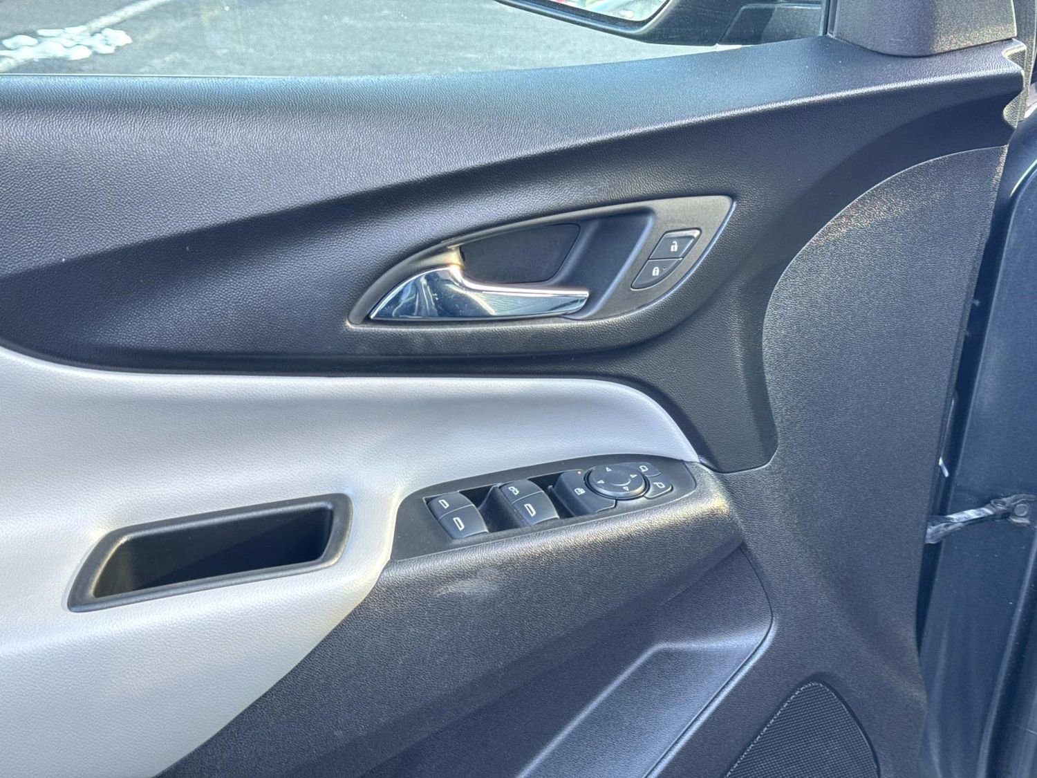 Used 2018 Chevrolet Equinox LS image 21