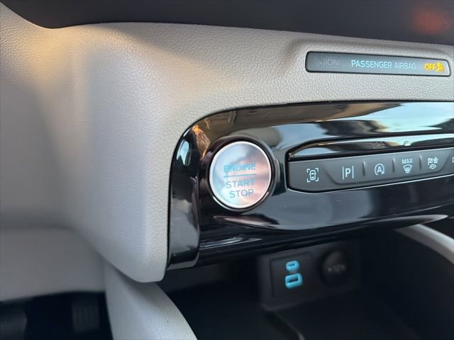 Certified 2023 Ford Escape Platinum w/ Premium Technology Package image 34