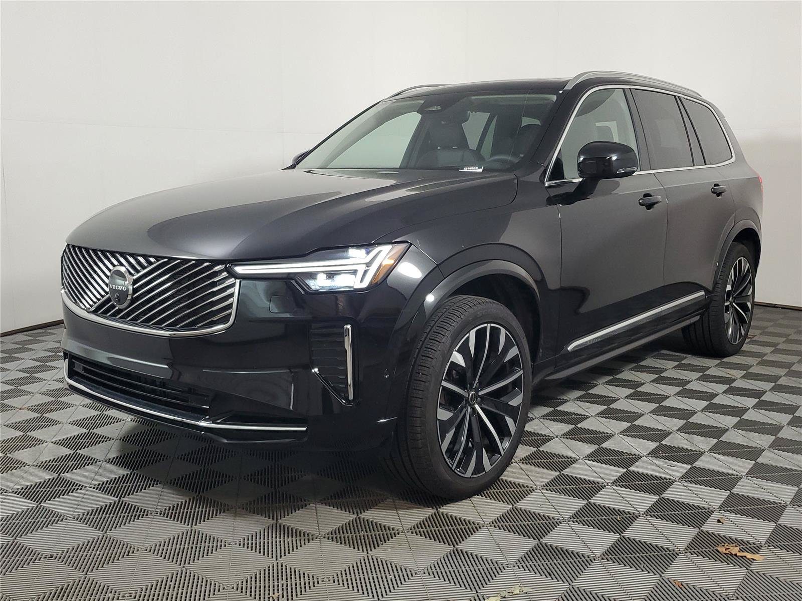 Certified 2026 Volvo XC90 B6 Ultra AWD/4WD image 3