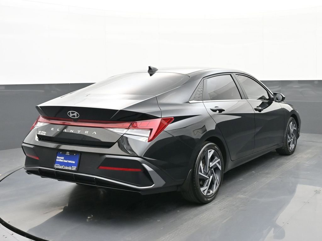 Used 2024 Hyundai Elantra SEL w/ Convenience Package image 4
