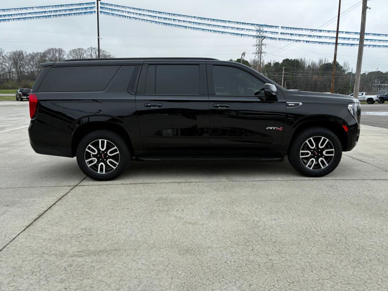 Used 2021 GMC Yukon XL AT4 image 5
