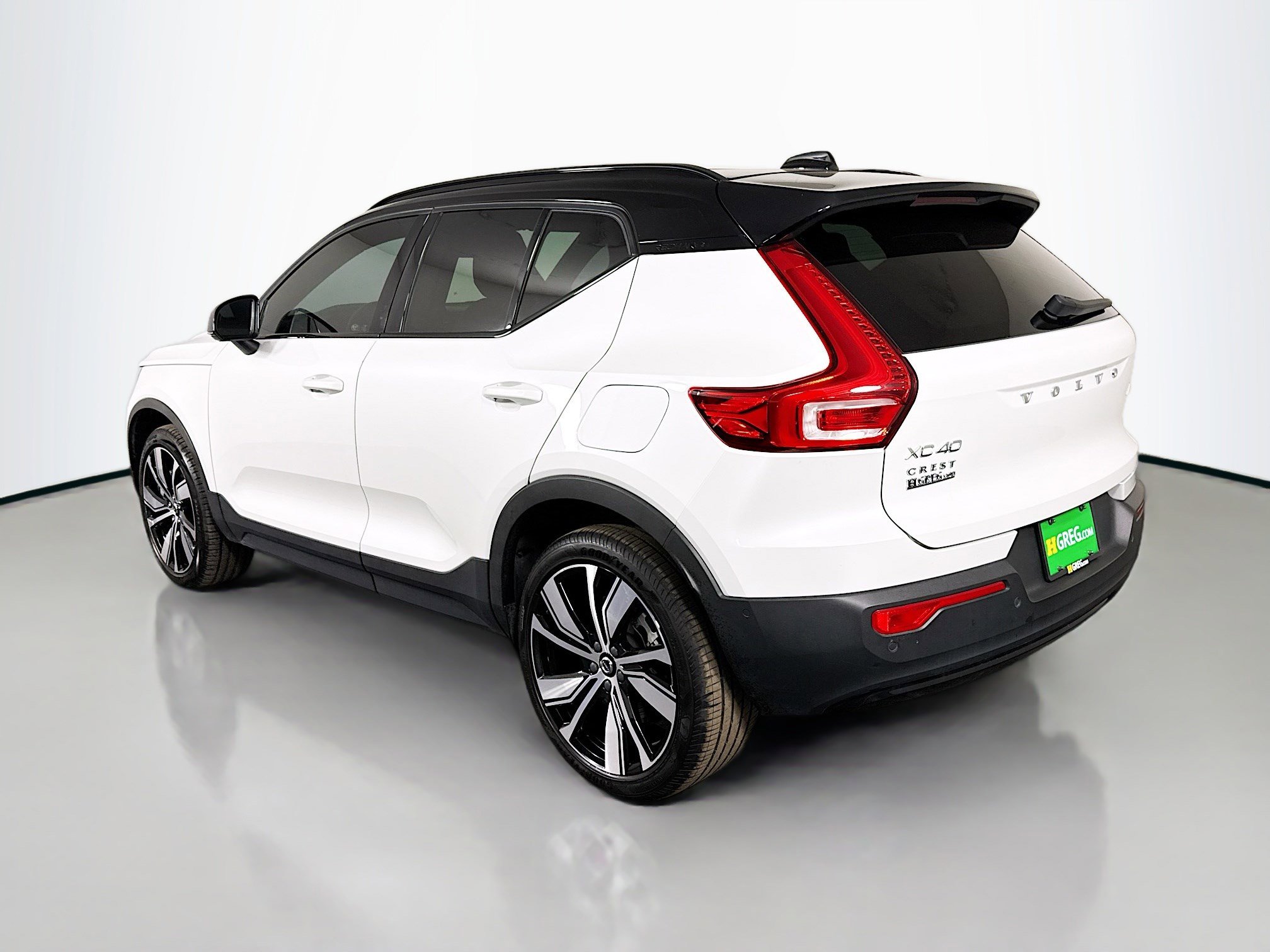 Used 2022 Volvo XC40 P8 Recharge Plus image 7