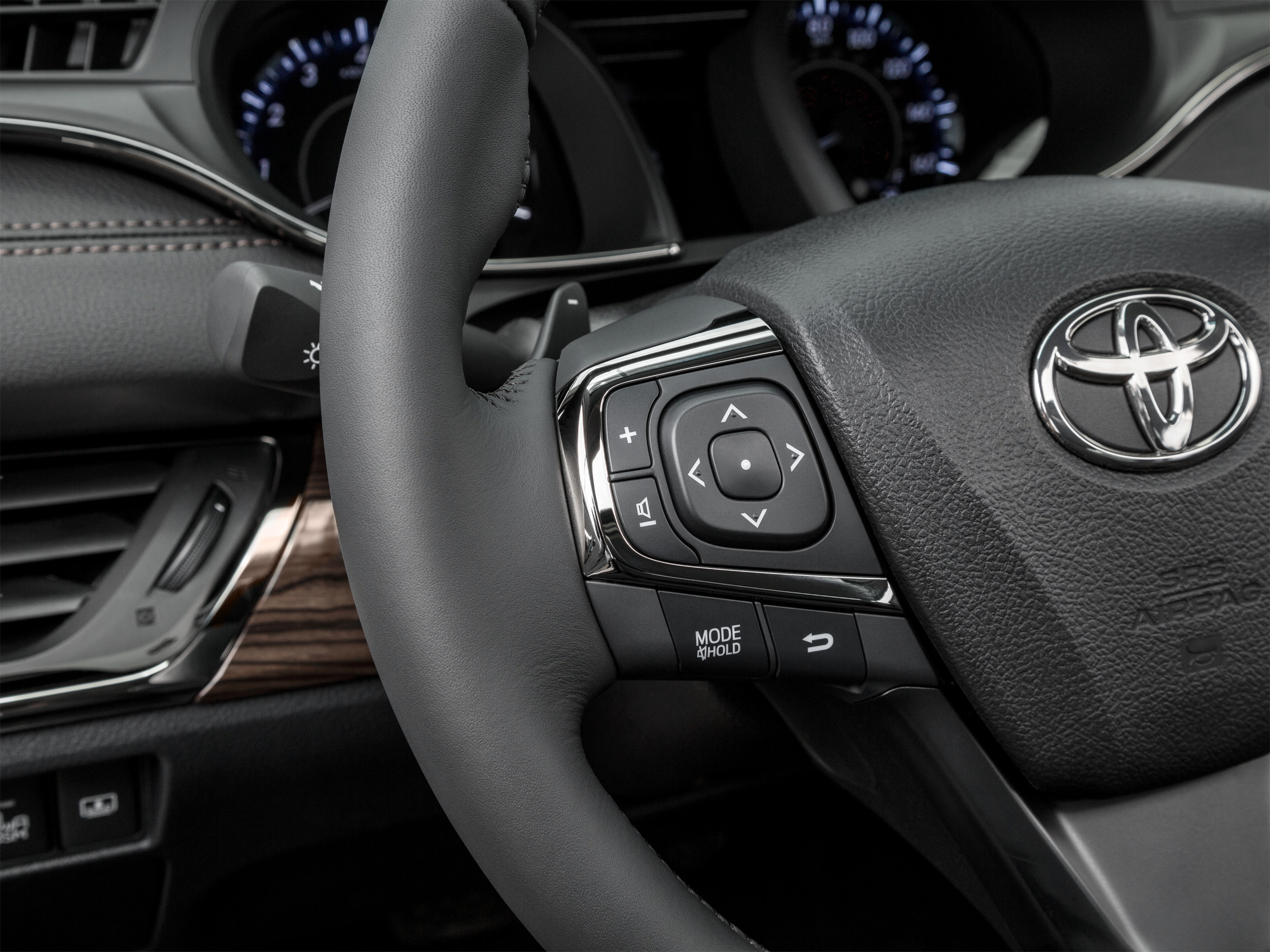 Used 2015 Toyota Avalon Limited FWD image 46